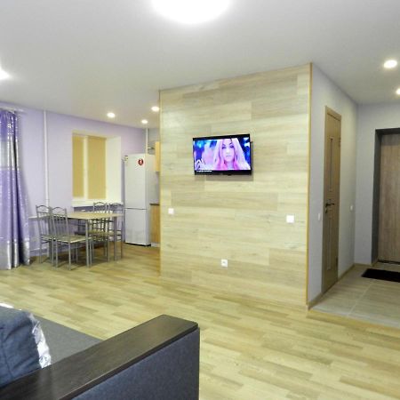 3-Room Apartment Near Inturist On Sobornyi Avenue 156, By Grandhome Zaporizhia Ngoại thất bức ảnh