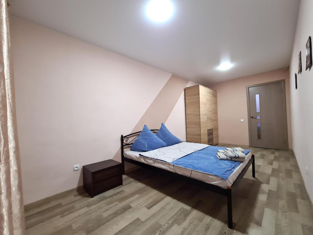 3-Room Apartment Near Inturist On Sobornyi Avenue 156, By Grandhome Zaporizhia Ngoại thất bức ảnh