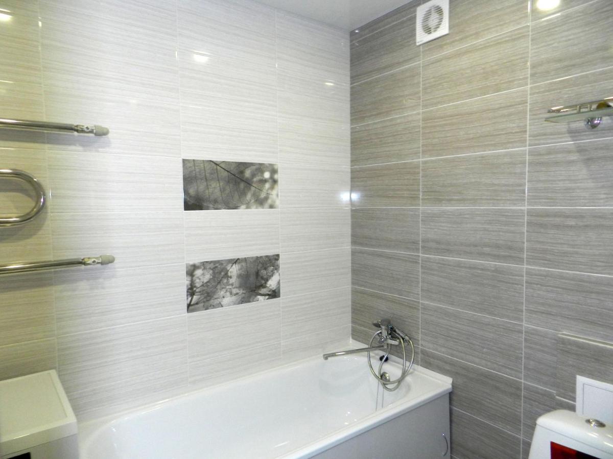3-Room Apartment Near Inturist On Sobornyi Avenue 156, By Grandhome Zaporizhia Ngoại thất bức ảnh
