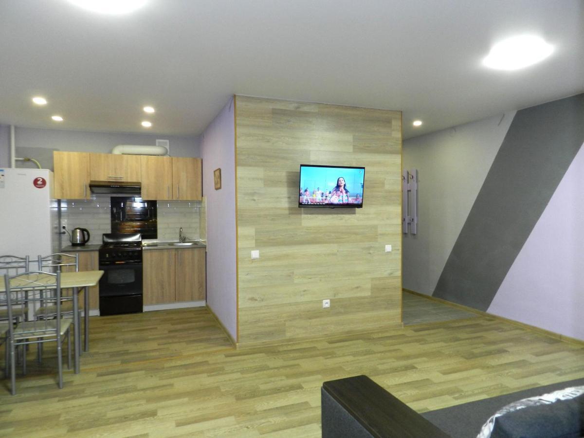 3-Room Apartment Near Inturist On Sobornyi Avenue 156, By Grandhome Zaporizhia Ngoại thất bức ảnh