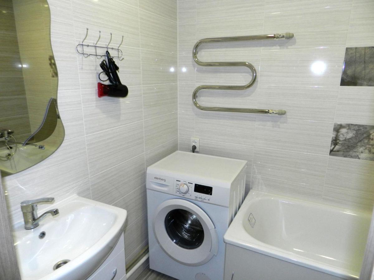 3-Room Apartment Near Inturist On Sobornyi Avenue 156, By Grandhome Zaporizhia Ngoại thất bức ảnh