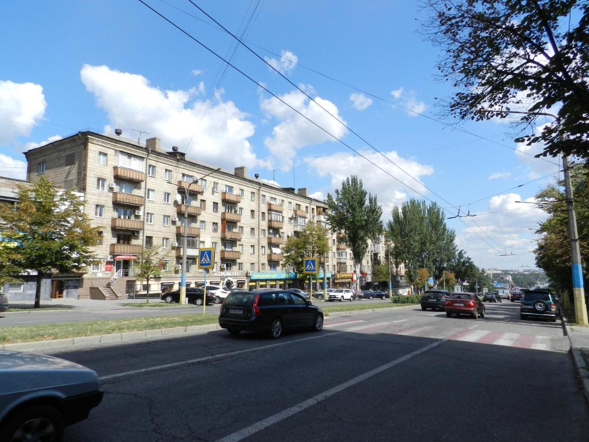 3-Room Apartment Near Inturist On Sobornyi Avenue 156, By Grandhome Zaporizhia Ngoại thất bức ảnh